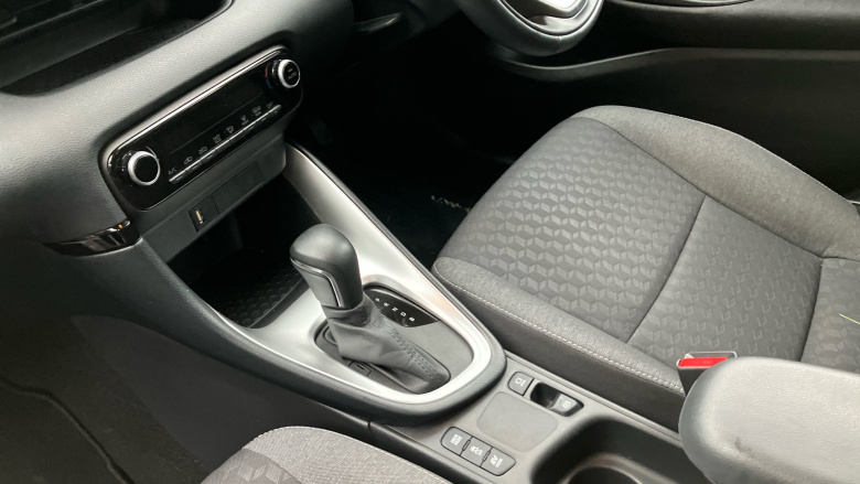 Toyota Yaris 1.5 Hybrid Design 5dr CVT Hybrid Hatchback